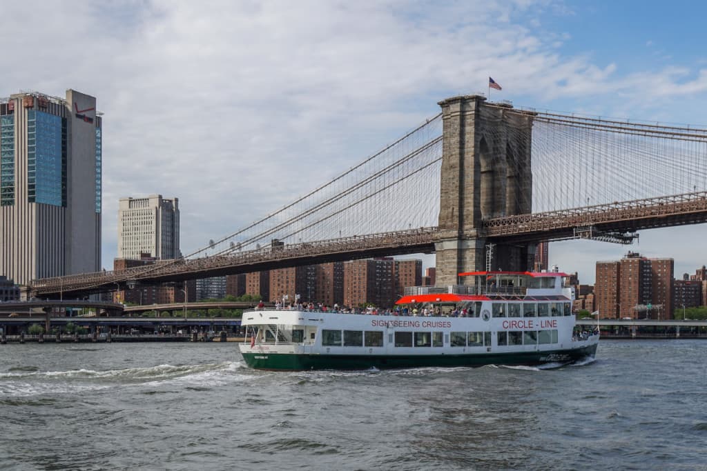 Circle Line "NYC Landmarks" Sightseeing Cruise (1.5 hours): Reserved Straight-to-Board Ticket (1.5 Hours "NYC Landmarks" Sightseeing Cruise by Circle Line)