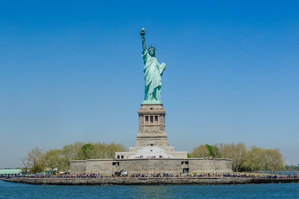 Circle Line "Statue of Liberty Midtown NYC" Cruise (1 hour): Reserved Straight-to-Board Ticket (1 Hour "Statue of Liberty from Midtown NYC" Sightseeing Cruise by Circle Line)