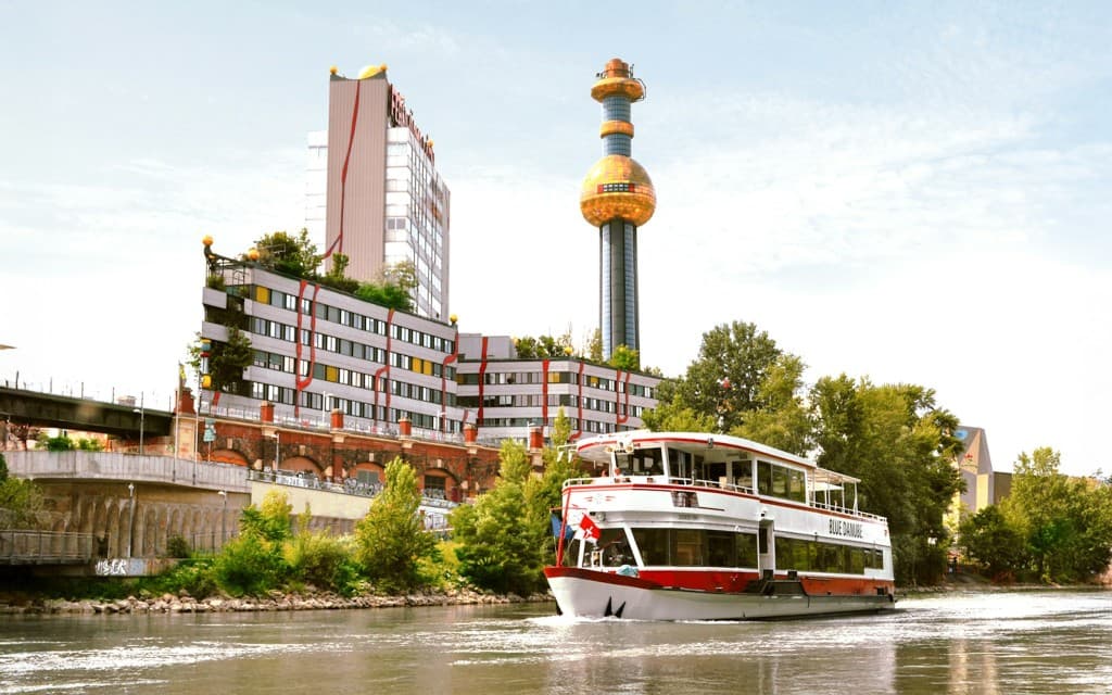 City Sightseeing Cruise on Danube Canal (City Sightseeing Cruise with Apple Strudel & Hot Drink)