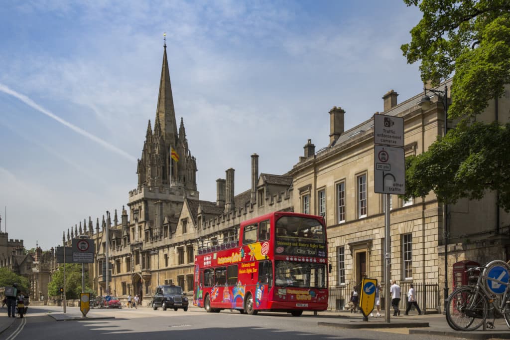 City Sightseeing Oxford Hop-on Hop-off Bus Tour (City Sightseeing Oxford Hop-on Hop-off Bus Tour (24 Hours) + Carfax Tower Admission)