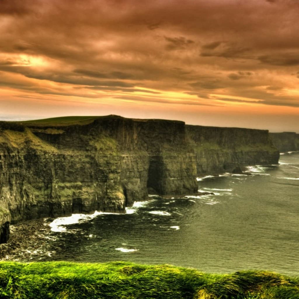 Cliffs of Moher & Galway City: Day Trip from Dublin