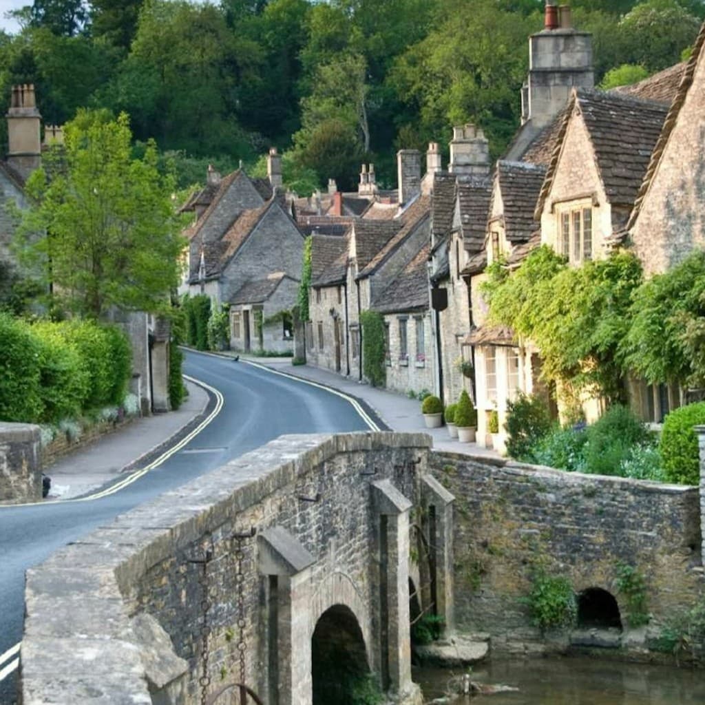 Cotswolds: Guided Tour + Roundtrip Transfer from London