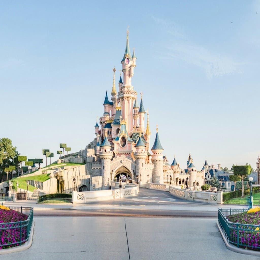 Disneyland® Paris: Ticket + Shuttle Transport from Paris - Eiffel Tower Depature