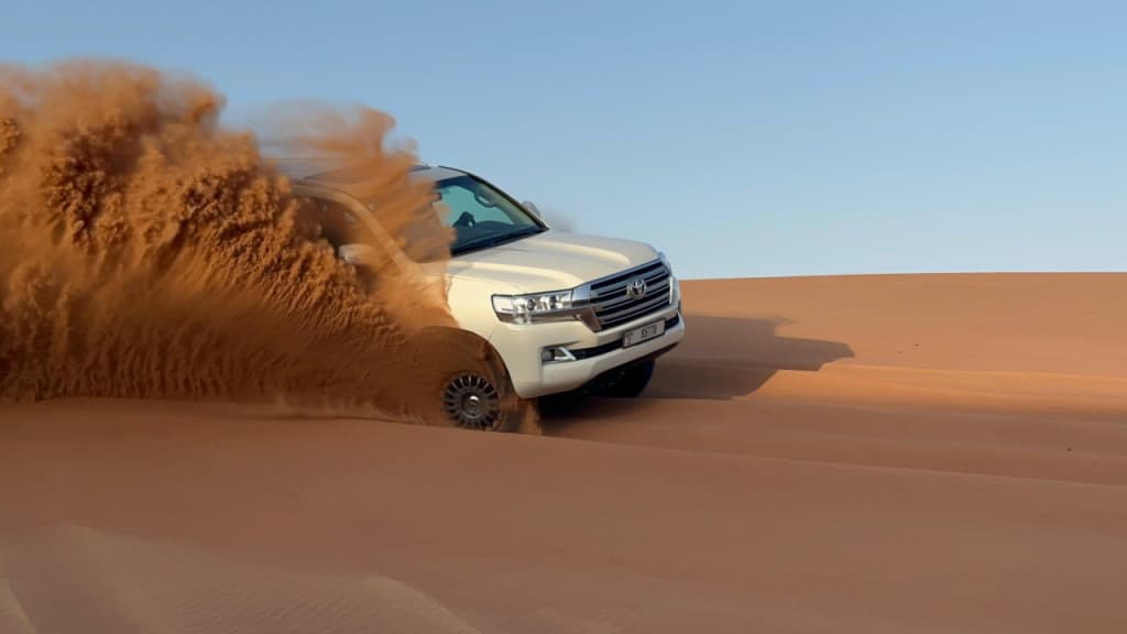 Dubai Desert Safari Tour with BBQ Dinner (Desert Safari Tour from Dubai with BBQ Dinner and Refreshments)