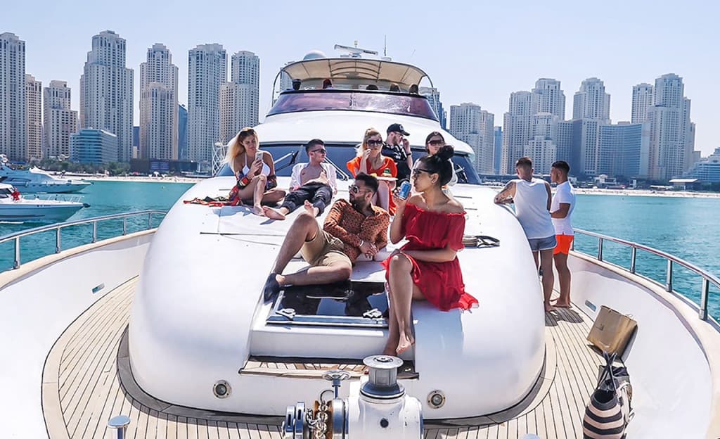 Dubai Marina Yacht Tours (Dubai Yacht Tour - Moonlight Cruise)