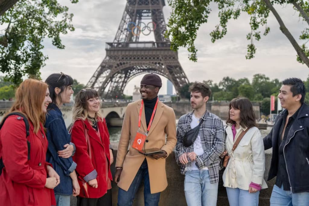 Eiffel Tower Guided Tours with Reserved Access and Optional Summit (Guided Tour with Reserved Access 2nd Floor and Summit Entry via Lift)