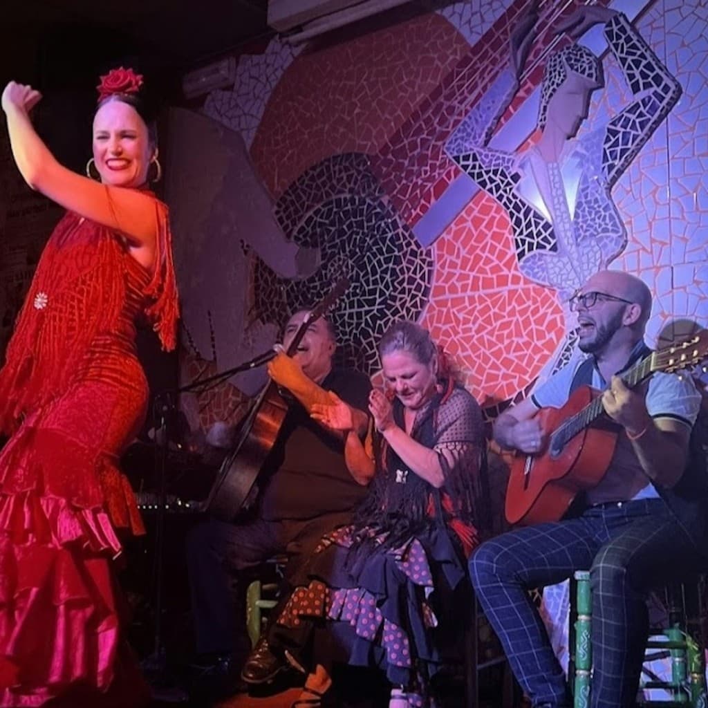 El Toro y la Luna Tablao Flamenco Show with Dinner and Drink