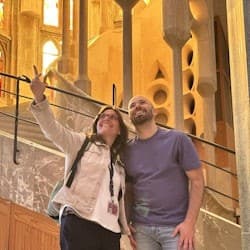 Go With A Local: Skip-The-Line Sagrada Família Tour in English