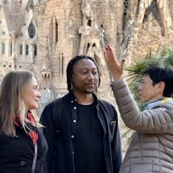 Go With A Local: Skip-The-Line Sagrada Família Tour in German