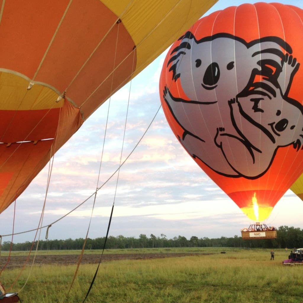 Gold Coast: Hot Air Balloon Experience + Drink