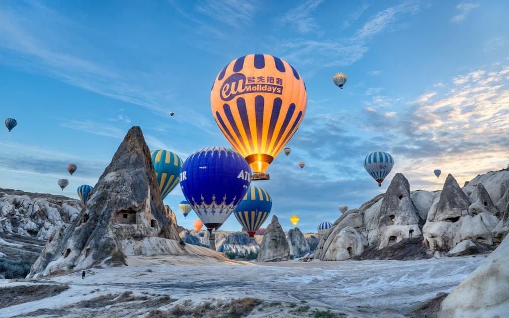 Goreme Valley Sunrise Hot Air Balloon Tour with Breakfast & Transfers (Sunrise Standard Flight)