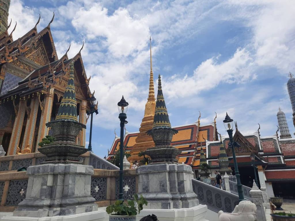Grand Palace and Wat Phra Kaew Walking Tour (Grand Palace and Wat Phra Kaew Walking Tour with Admission)
