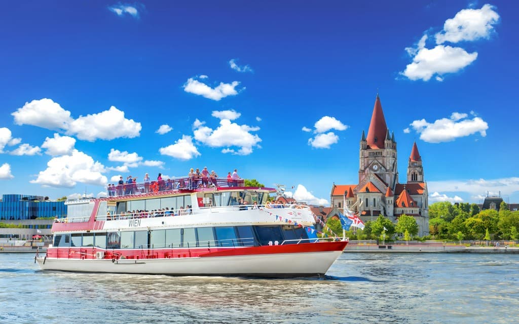 Grand Sightseeing Cruise on Danube River & Canal (Grand Sightseeing Cruise)