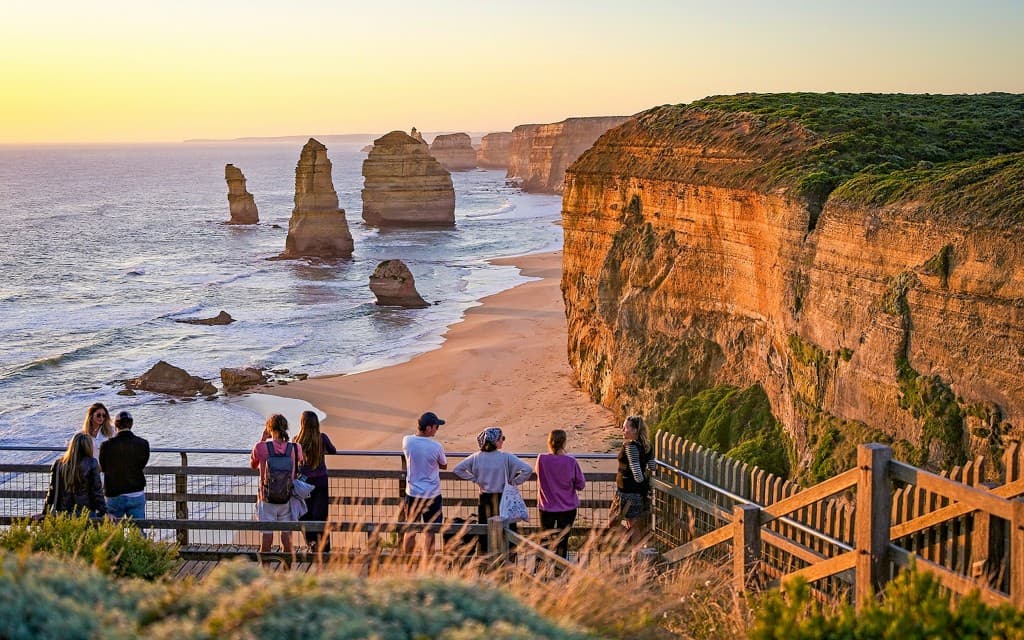 Great Ocean Road & 12 Apostles Day Tour with Classic Spots (Join-in One Day Tour)