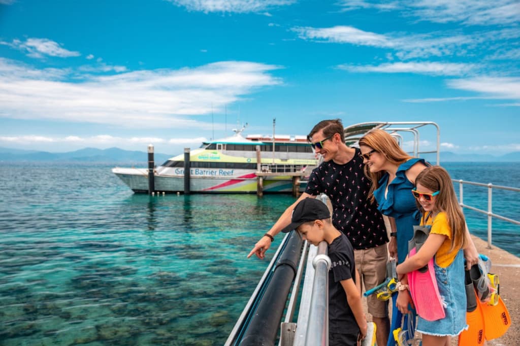 Green Island Reef Full-Day Cruise (Green Island Reef Full-Day Cruise with Semi-Submarine Tour (9:00 AM Departure))