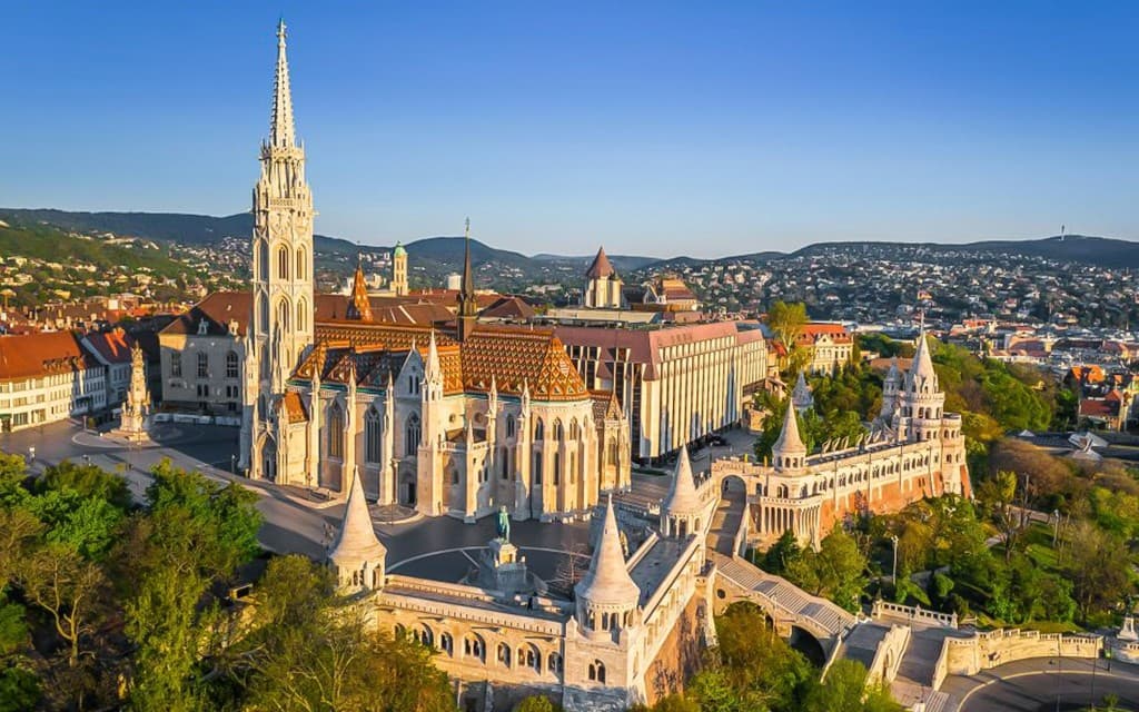 Guided Walking Tour of Castle District (Guided Walking Tour of Castle District)