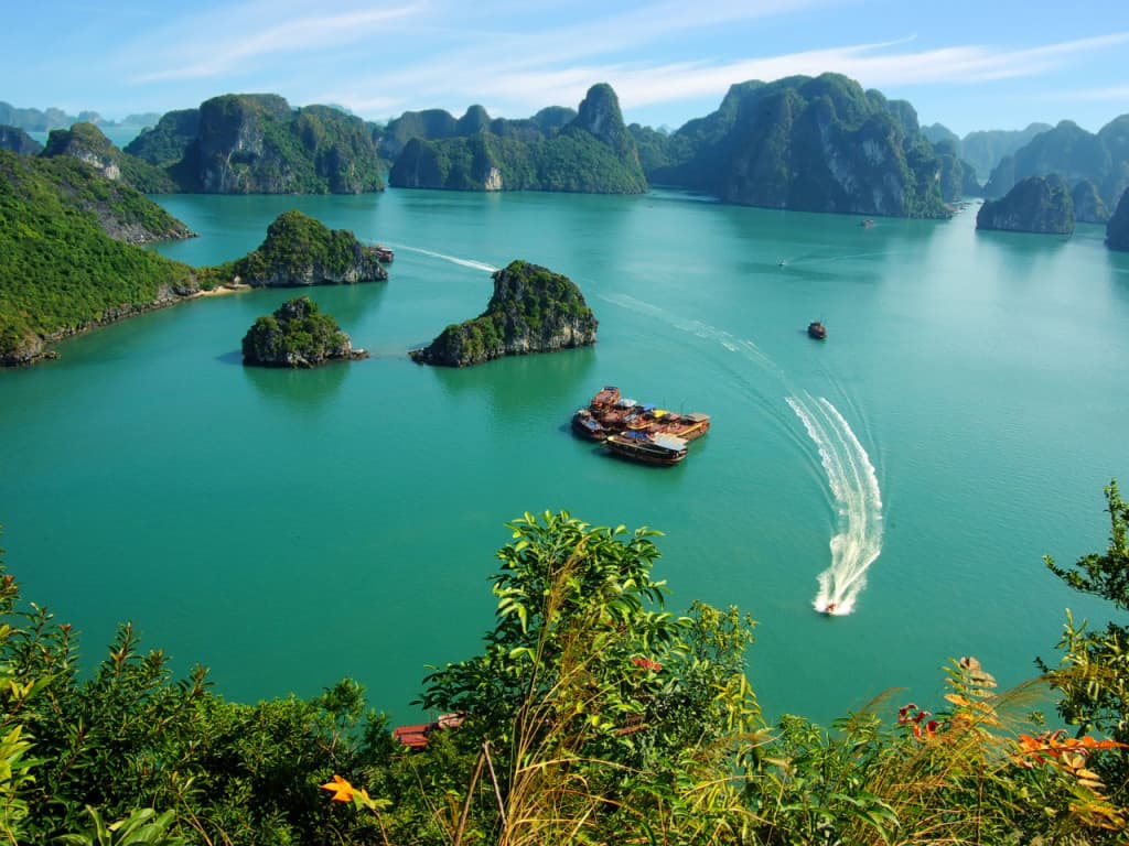 Ha Long Bay Cruise with Round Trip Transfer from Hanoi (Ha Long Bay Premium Cruise with Round Trip Transfer from Hanoi)