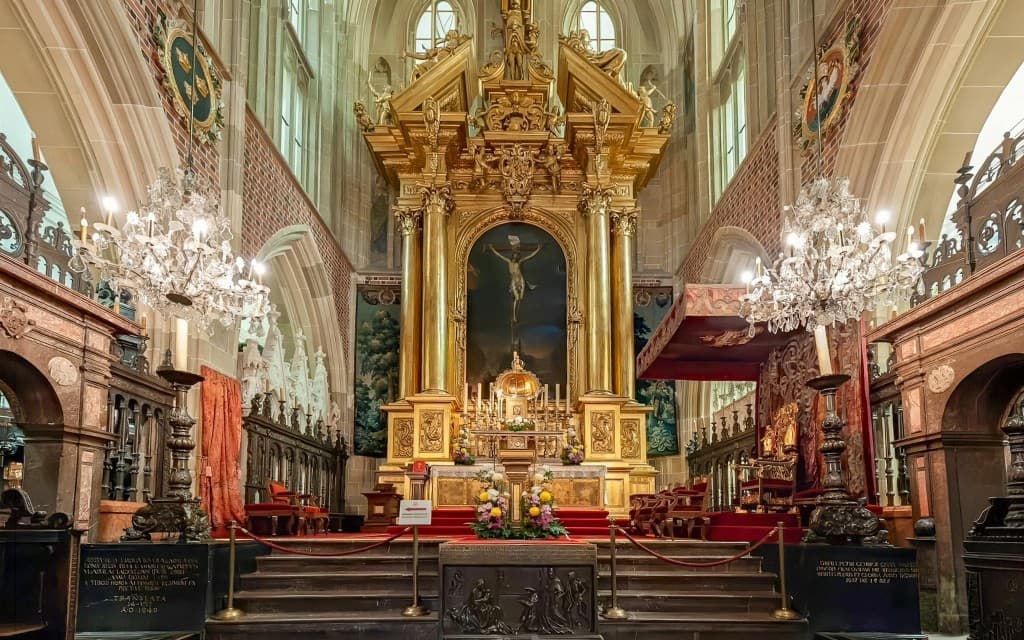 Wawel Castle & Cathedral Guided Tour (English Guided Tour of Wawel Castle, Cathedral & Wieliczka Salt Mine with Lunch)