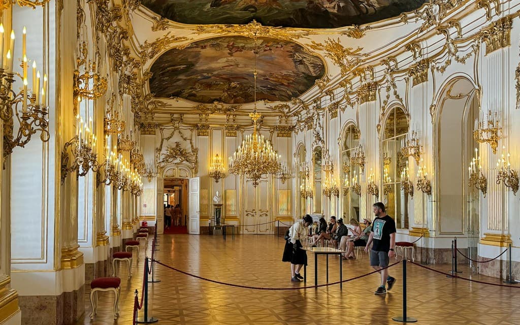 Schönbrunn Palace & Gardens Skip-the-Line Guided Tour (Schönbrunn Palace & Gardens Skip-the-Line Guided Tour in Spanish)