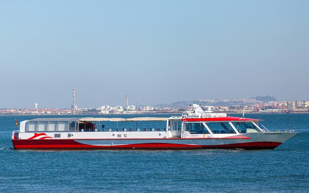 Lisbon Sightseeing Cruise on Tagus River (From Doca do Bom Sucesso)