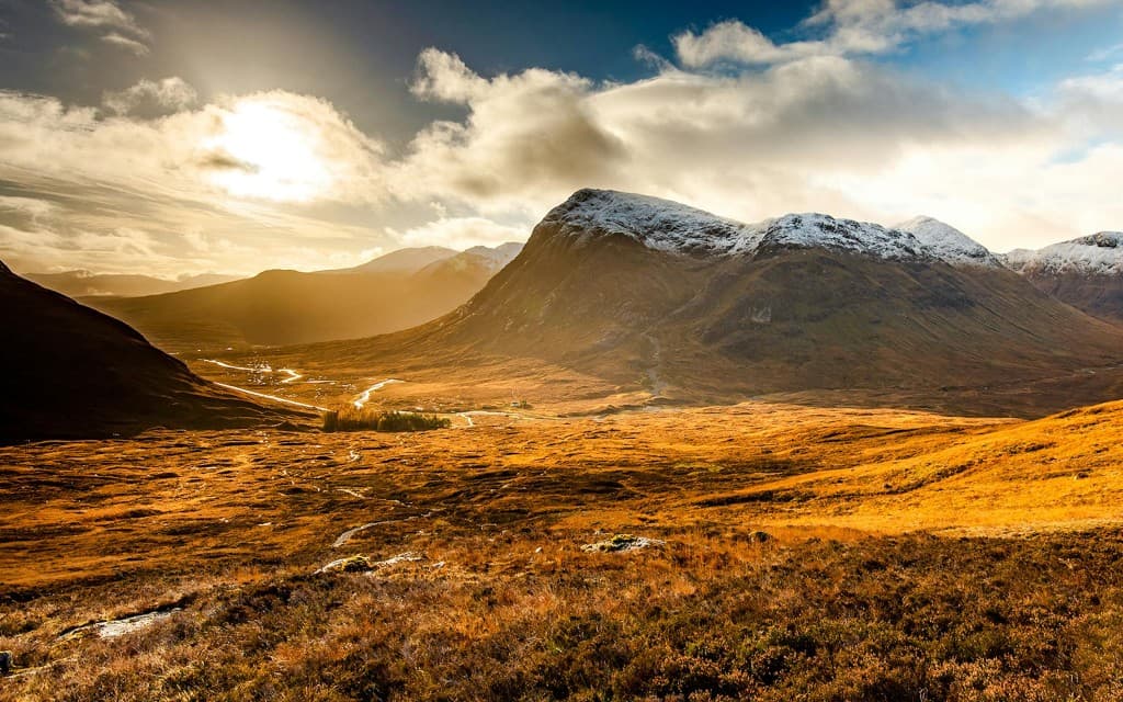 From Edinburgh: Loch Ness, Glencoe & The Highlands Day Trip (Tour with Cruise and Urquhart Castle)