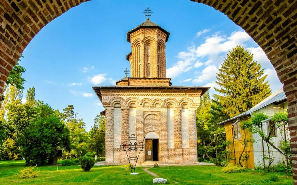 From Bucharest: Slanic Salt Mine & Dracula’s Tomb Day Trip (7h Guided Tour: Slanic Salt Mine & Dracula's Tomb (Excluding Entry Fees))