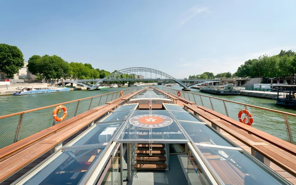 Seine River 1-Hour Sightseeing Cruise from the Eiffel Tower (Notre-Dame & Champagne Seine River Cruise)