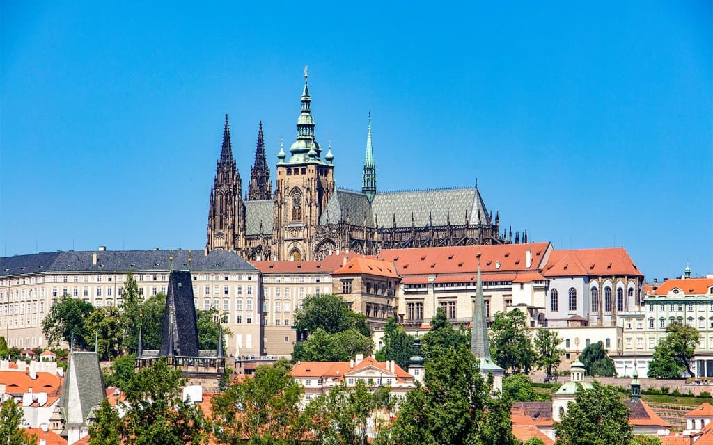 Prague Castle Tickets (Guided Tour of Prague Castle Interiors & Exteriors)