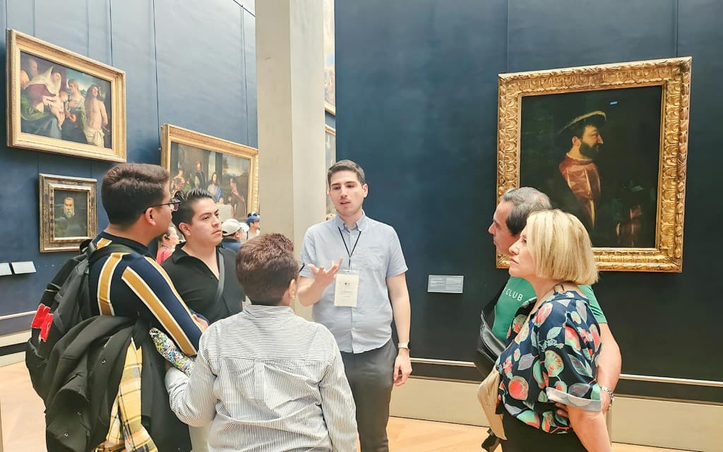 Louvre Museum Skip the Line Small Group Guided Tour (Small-Group Guided Tour)