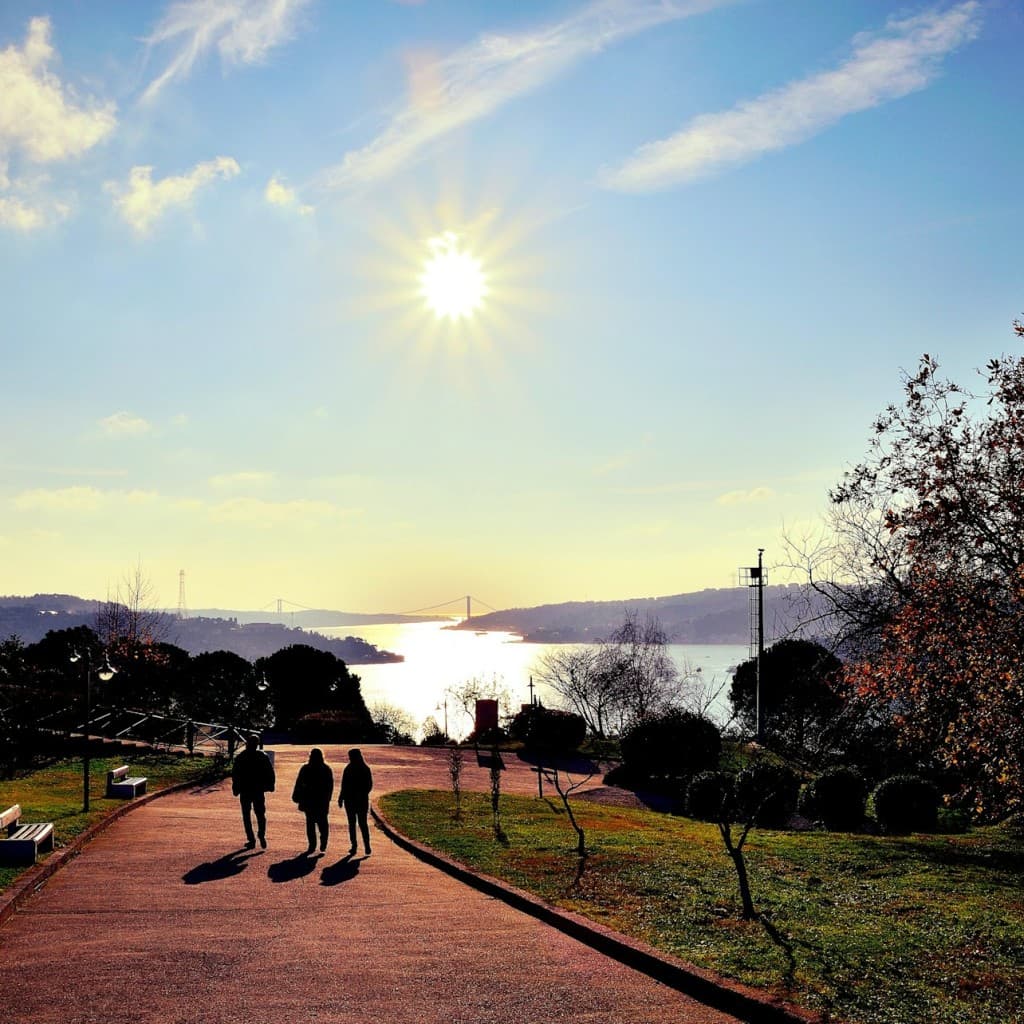 Istanbul: Explore Asian side like a local with lunch