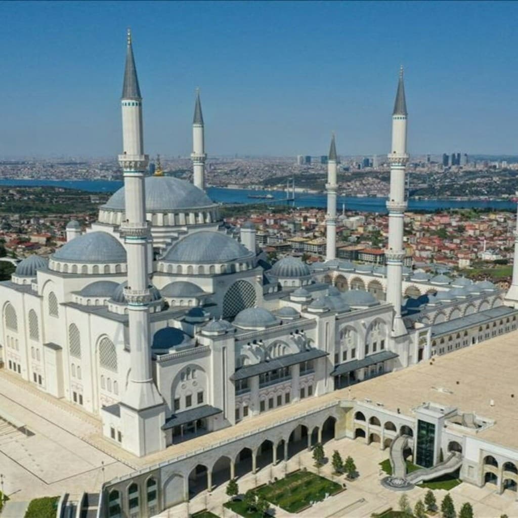 Istanbul: Two Continents Tour by Bus and Bosphorus Cruise