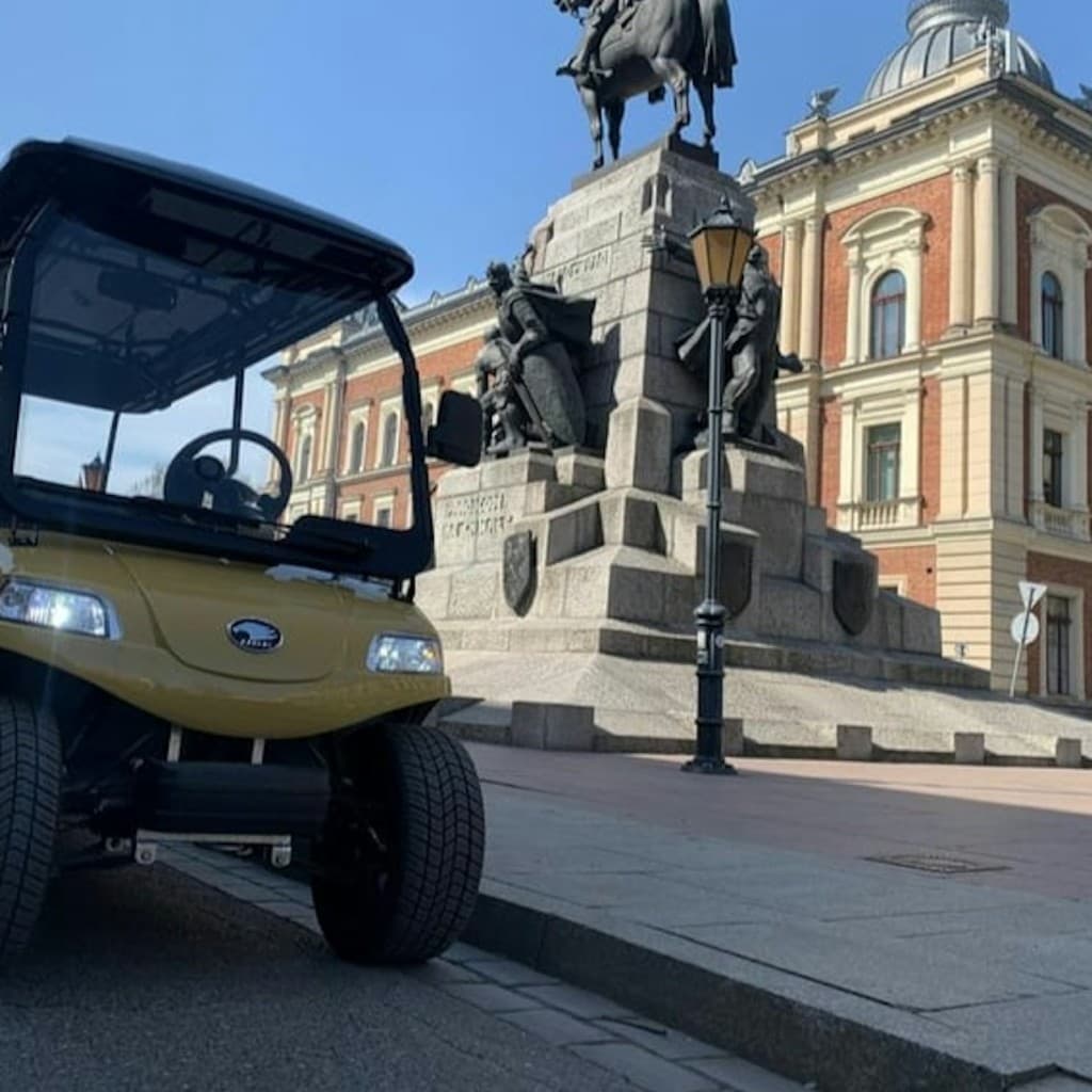 Krakow: Old Town Sightseeing Tour by Electric Golf Cart + Audio Guide