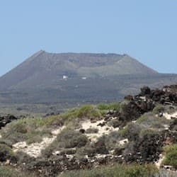 La Corona Volcano & Famara Cliffs: Guided Tour + Transfers