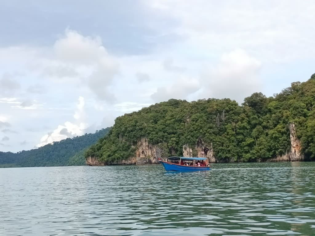 Langkawi Island Hopping Tour by Speedboat (Langkawi Island Hopping by Speedboat - Half Day - Private charter up to 8 pax)