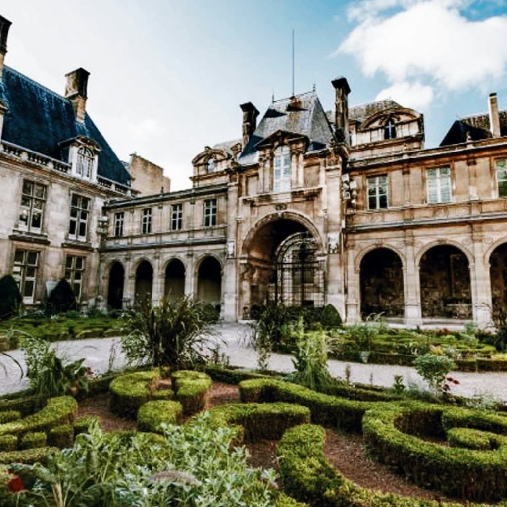 Le Marais & Jewish Quarter: Guided Walking Tour