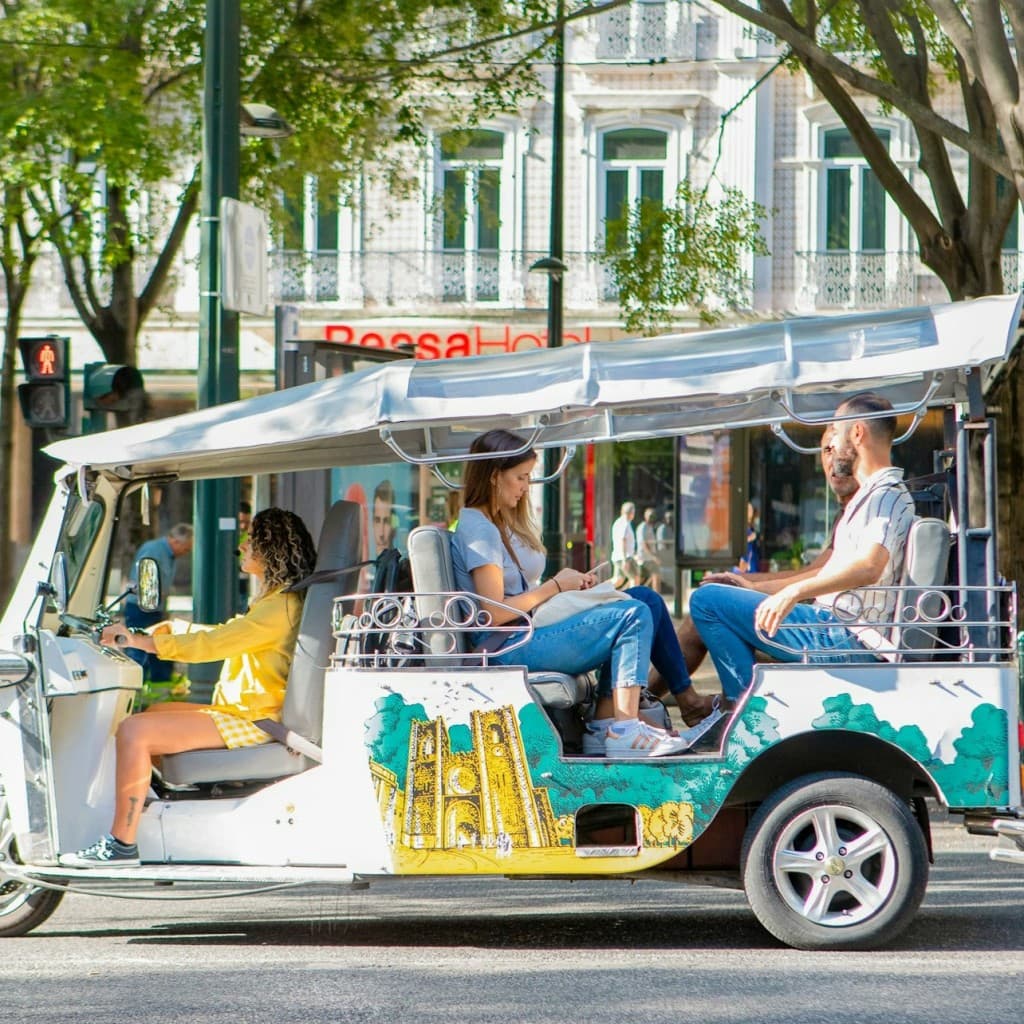 Lisbon: Half-Day Guided Tuk Tuk Tour + Food Tastings