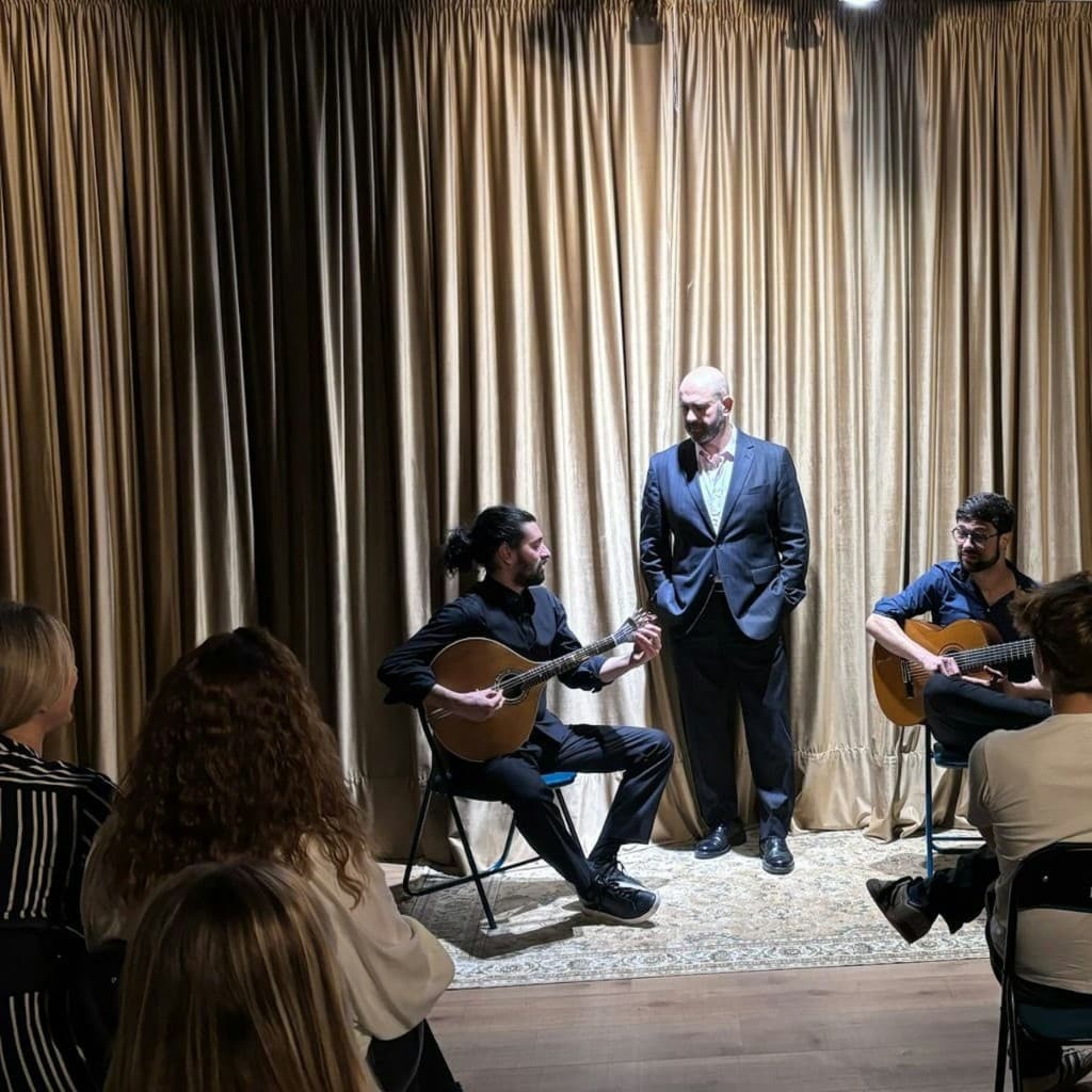 Lisbon: Live Fado Show with Port Wine