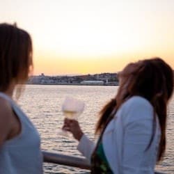 Lisbon: Tagus River Sunset Cruise with Drinks & Snacks