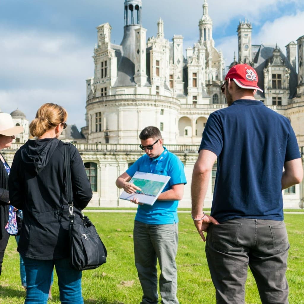 Loire Valley: Small Group Day Trip with Entry to 3 Castles + Wine Tasting