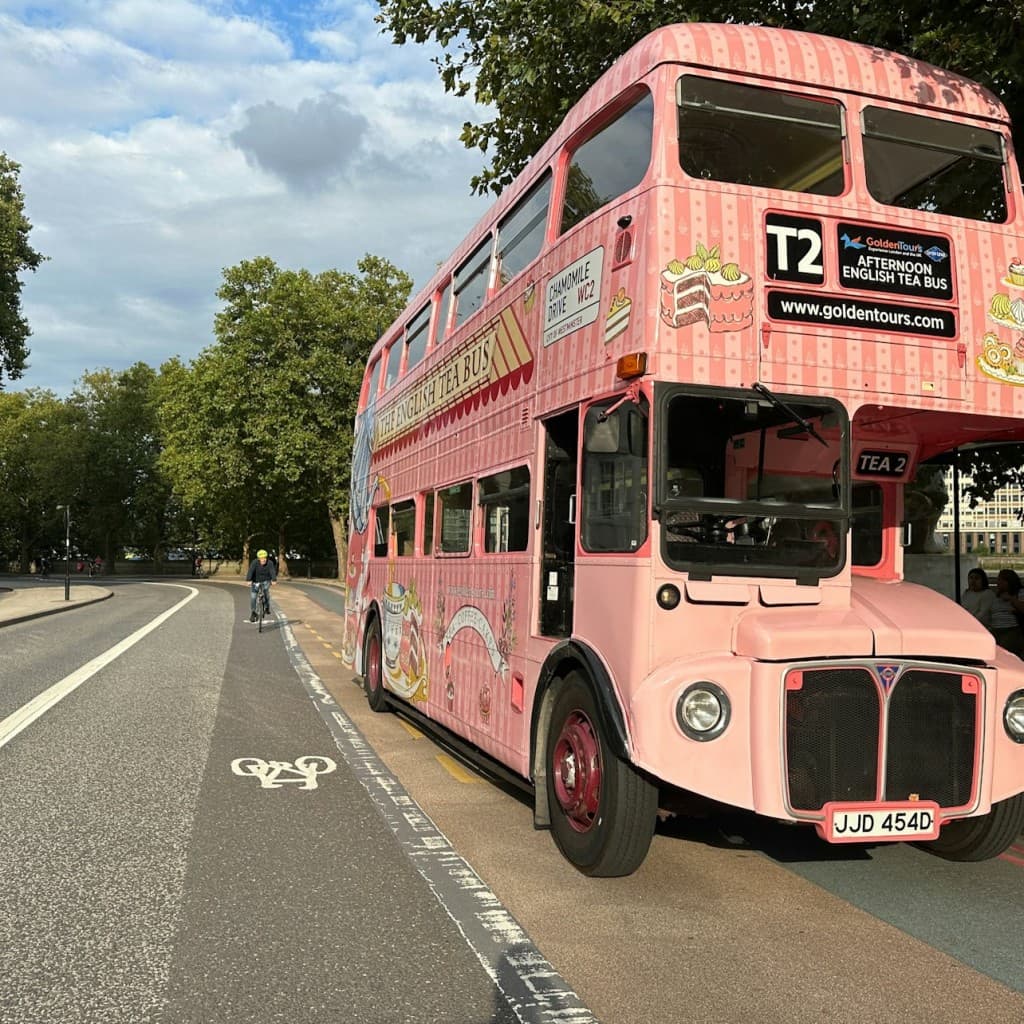 London: Bus Tour + Afternoon Tea