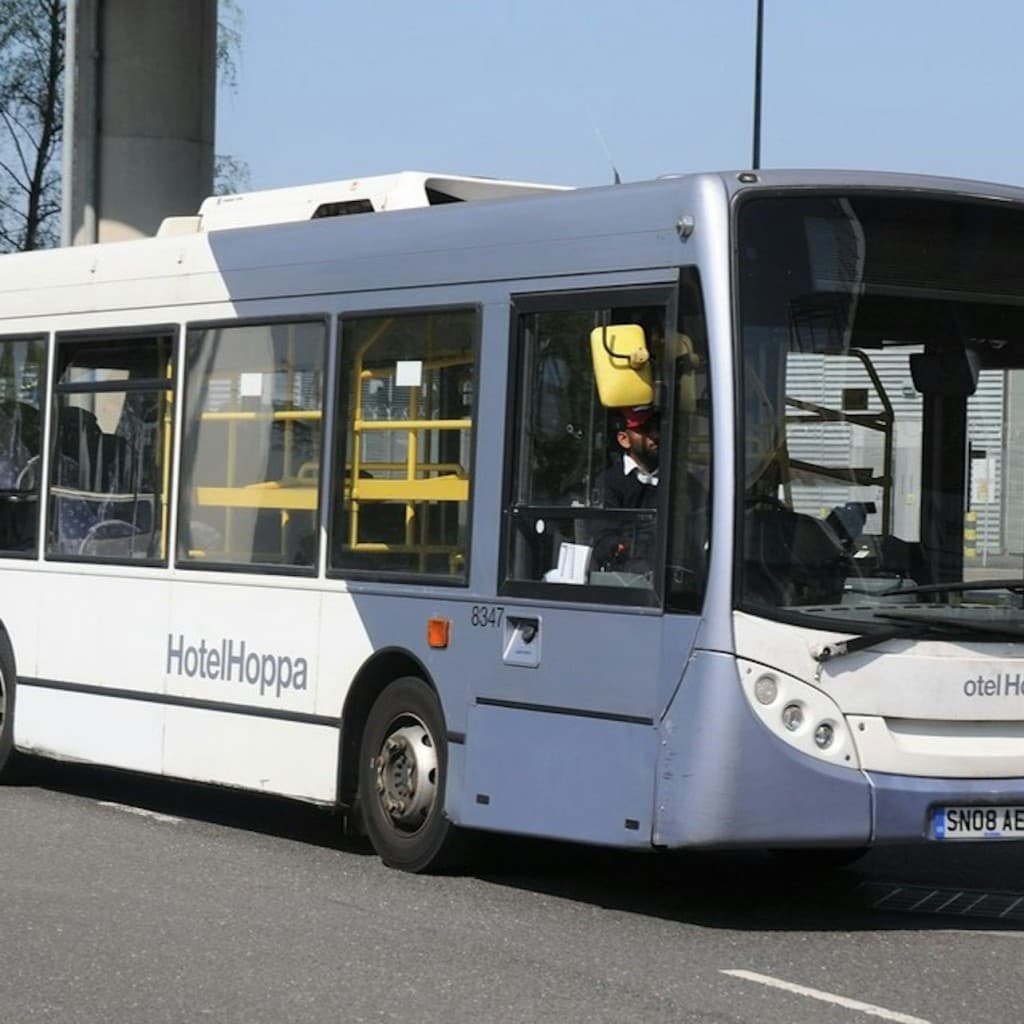 London: Bus Transfer To/From Heathrow Airport and Heathrow Premier Inn Bath Road