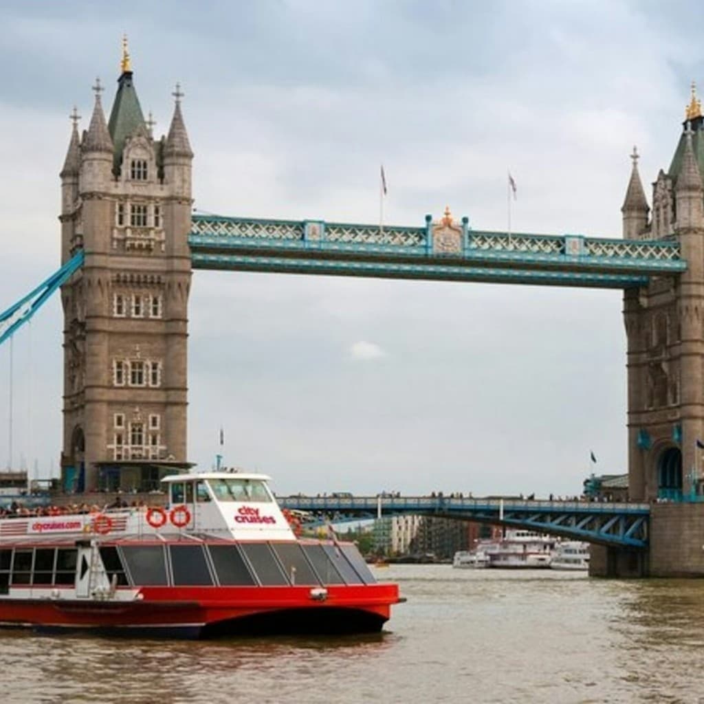 London: Guided Walking Tour + River Cruise