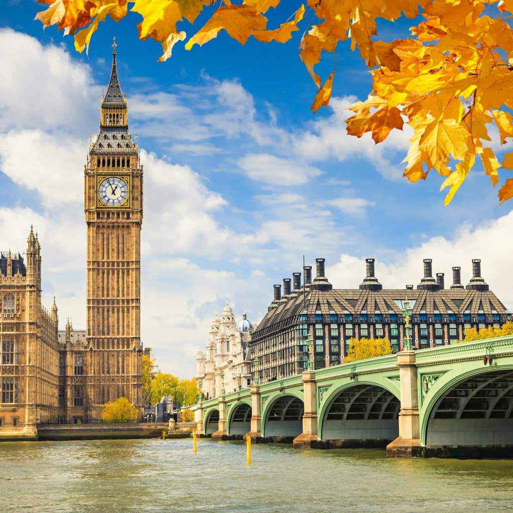 London in One Day: Guided Bus Tour with Changing of the Guard & River Cruise