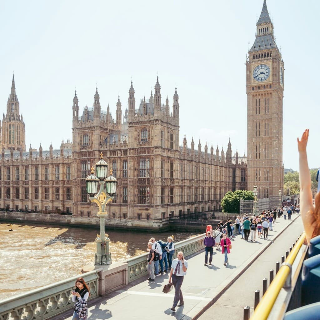 London: Tootbus Hop-on Hop-off Tour + Thames River Cruise - 24 hours
