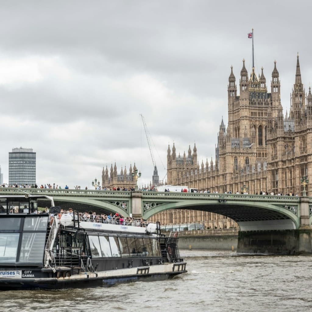 London: Westminster Guided Walking Tour + River Cruise + Tower of London Entry