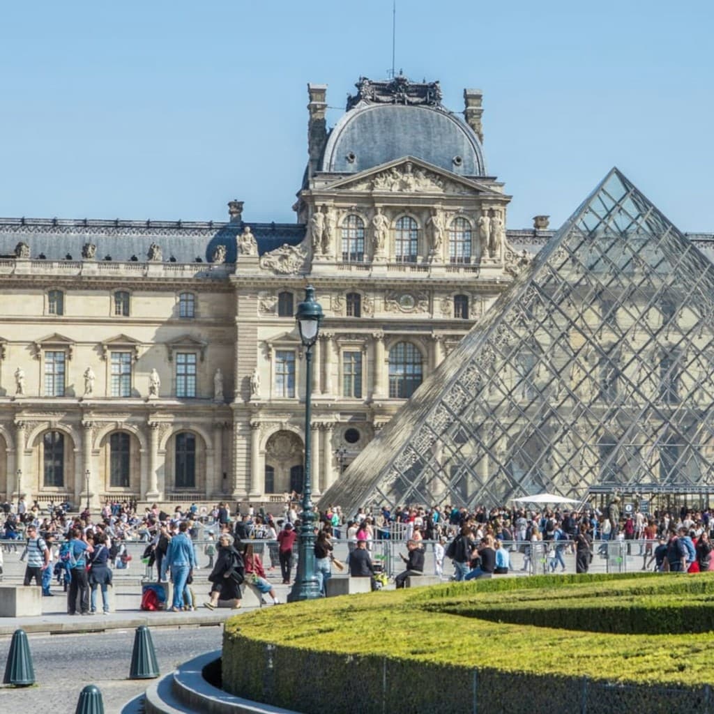 Louvre Museum: Dedicated Entry + Guided Tour - Tour in Spanish