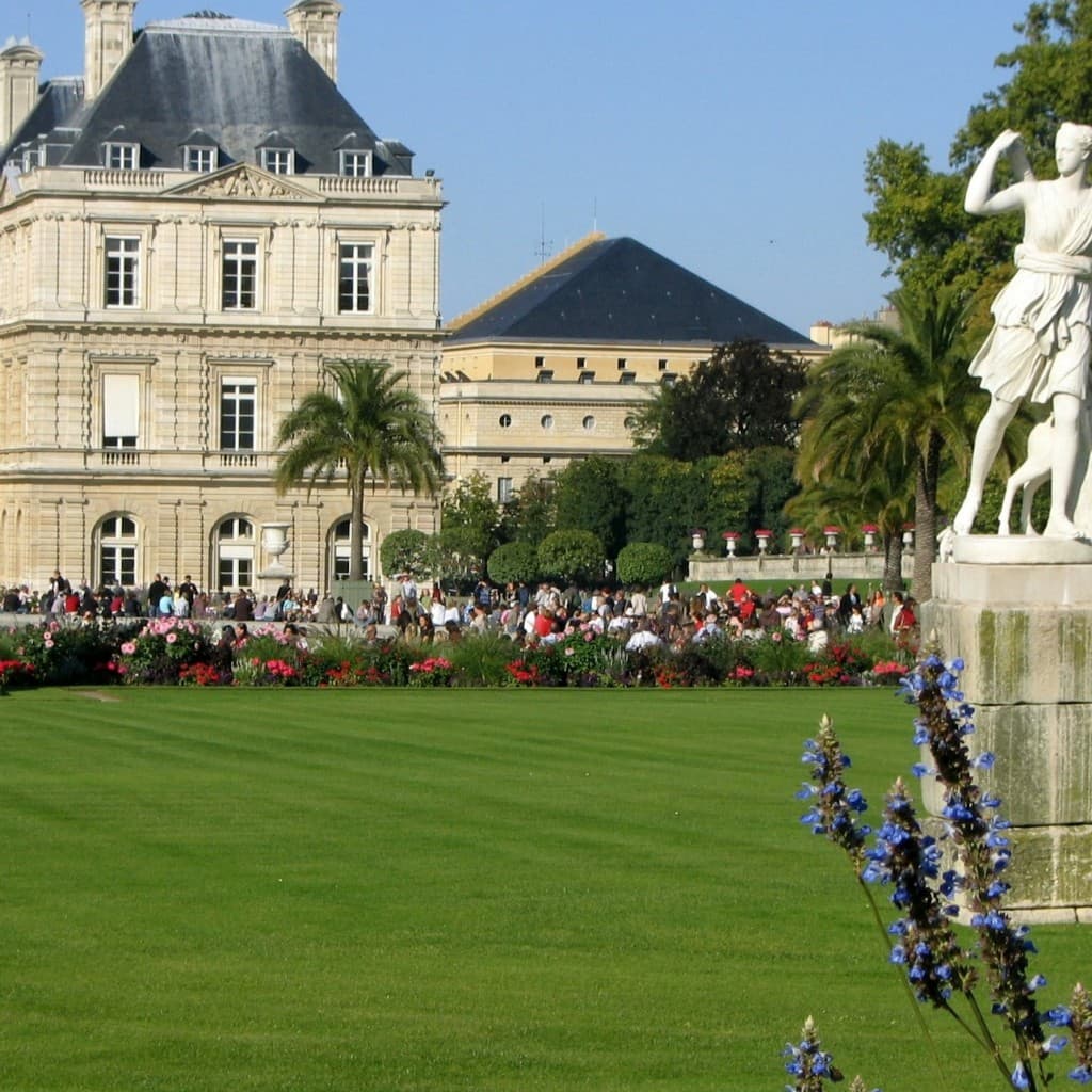 Luxembourg Garden: Stroll