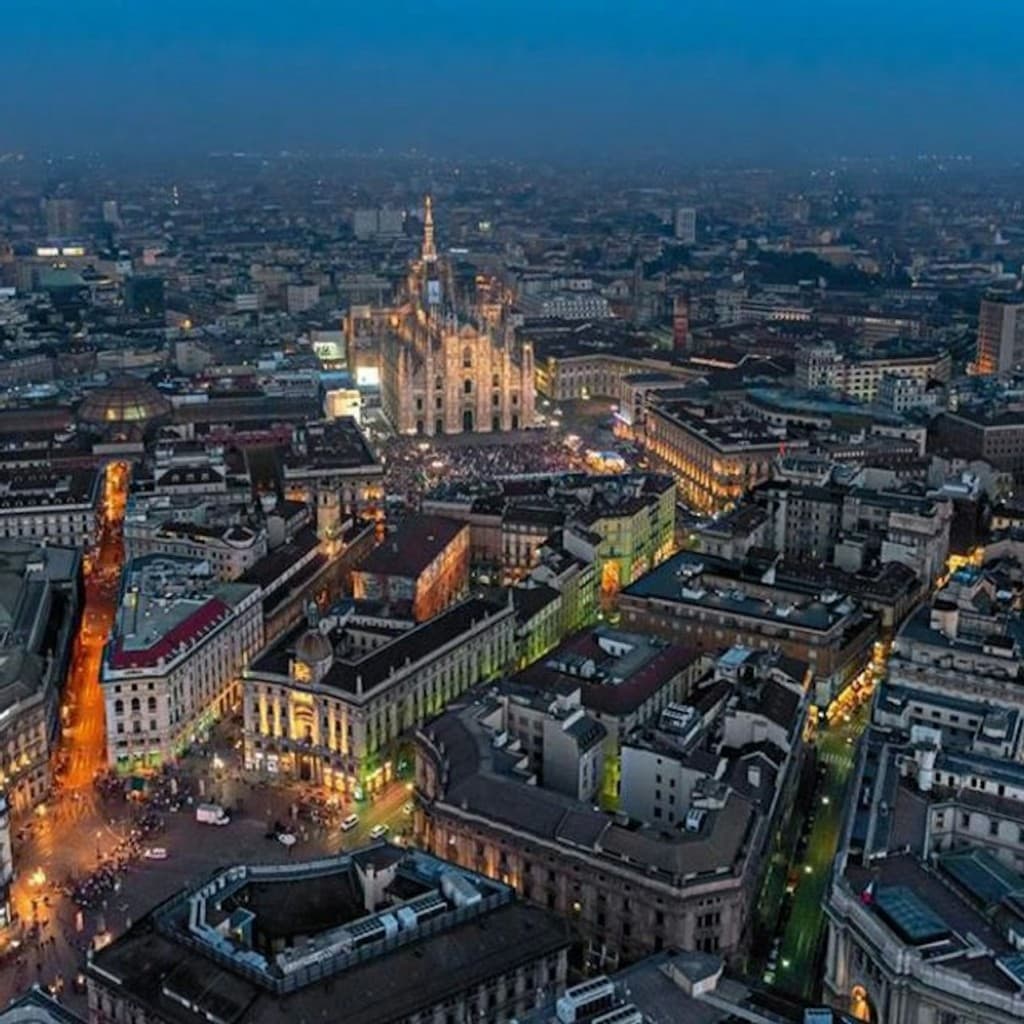 Milan: Small-Group Night Walking Tour