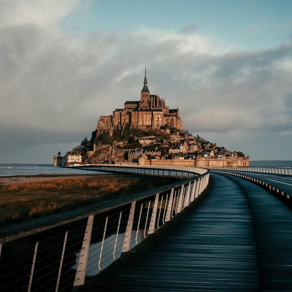 Mont Saint-Michel: Entry Ticket and Guided Day Tour from Paris