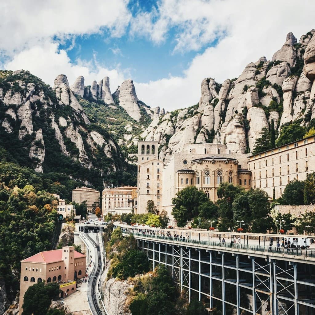 Montserrat: Morning Tour from Barcelona with Cog-Wheel Train and Black Madonna